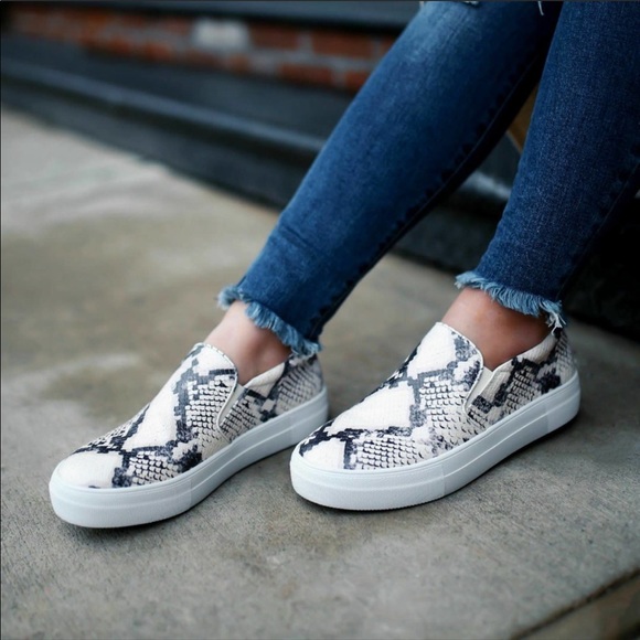 ♦️SOLD♦️Steve Madden Snakeskin Slip-On Sneaker - Picture 2 of 15